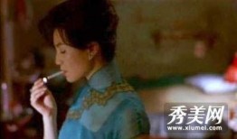 爆料女明星抽烟视频,某知名女明星吸烟画面曝光，引发网友热议