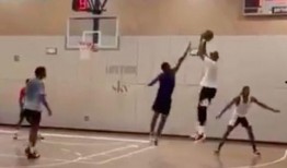 网红篮球场吃瓜事件视频,一场引发热议的篮球场风波