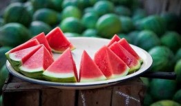 吃瓜网-免费吃瓜官网5.1,免费吃瓜官网带你畅享夏日盛宴！